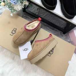 UGG sheep fur integrated snow boots 2553 chestnut thick sole foot kick women's model in stock size 36-40