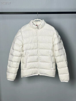 Moncler sz1-5 26yr257 (1)