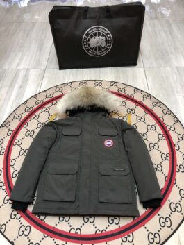 Canada Goose Black Down Jacket - A Timeless Winter Classic E08-Expedition KID SIZE height 110-150cm