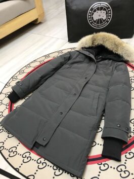 Canada Goose Heavy Duty Down Jackets - For Extreme Outdoor Conditions E15-Shelburne