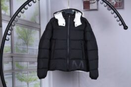 Moncler Winter Down Jacket SIZE S-XXL  Logo at hem